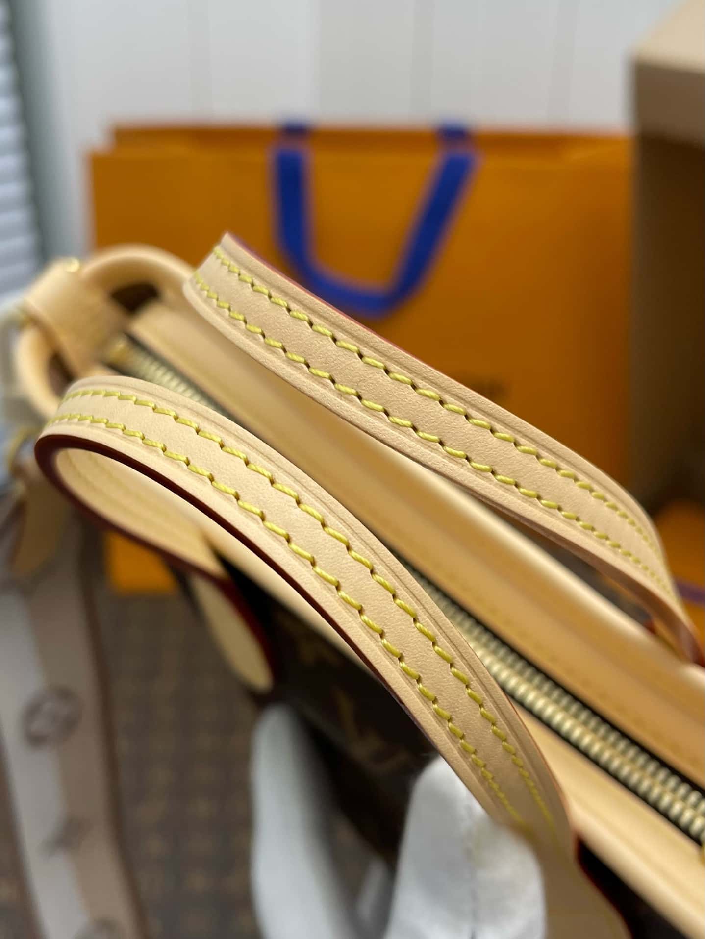 LV Neverfull MM Monogram Canvas Tote Shoulder Bag with Leather Trim and Pouch