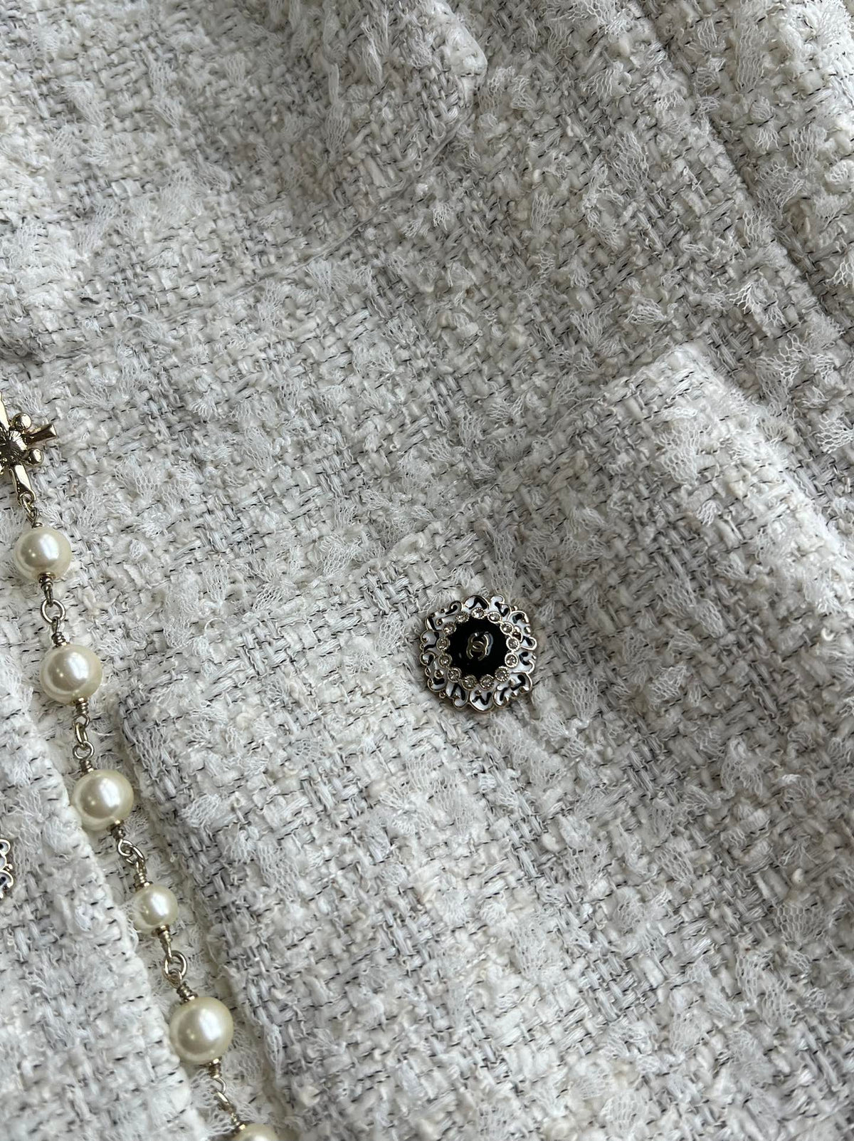 Chanel 2025 White Woven Tweed Fabric Jacket 318544